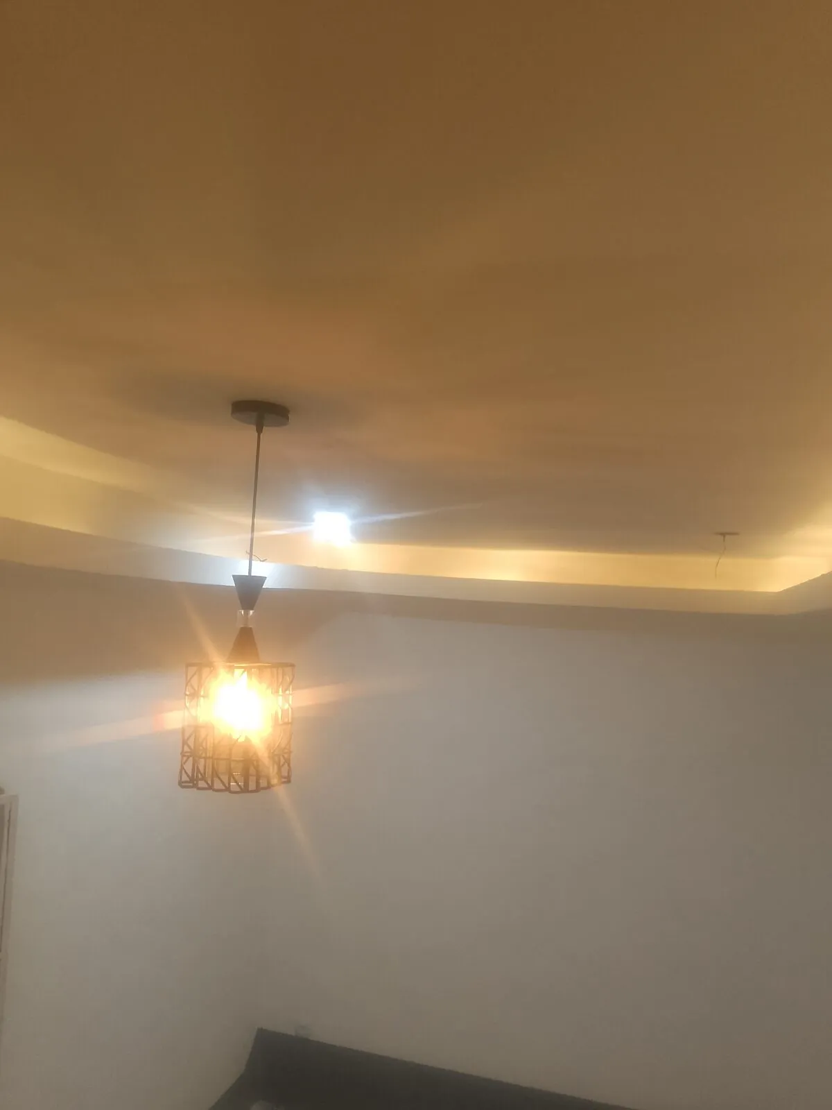 Luminaire suspendu installé par KMM Service